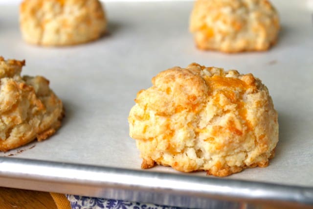 Review: Red Lobster's Gluten-Free Cheddar Bay Biscuit Mix - Gluten-Free  Baking