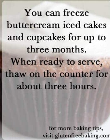 Steps for freezing frosted cakes and cupcakes.
