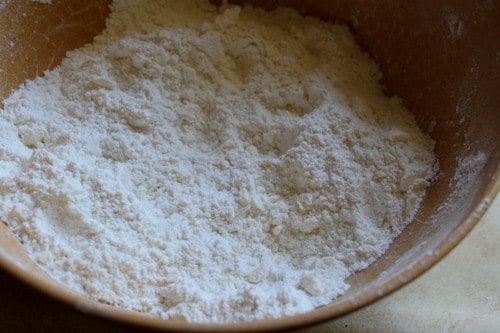 Dry ingredients for gluten-free cobbler dough.