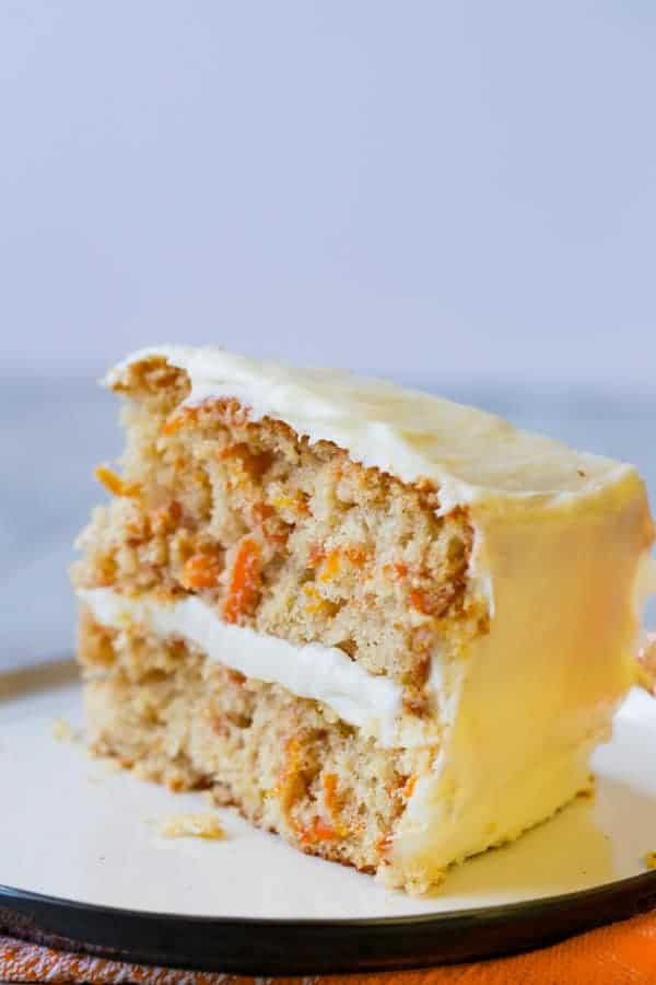 Tranche de gâteau aux carottes sans gluten