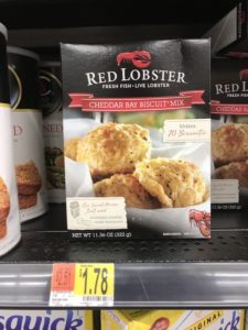 Box of Red Lobster Cheddar Bay Biscuit mix on grocery store shelf.